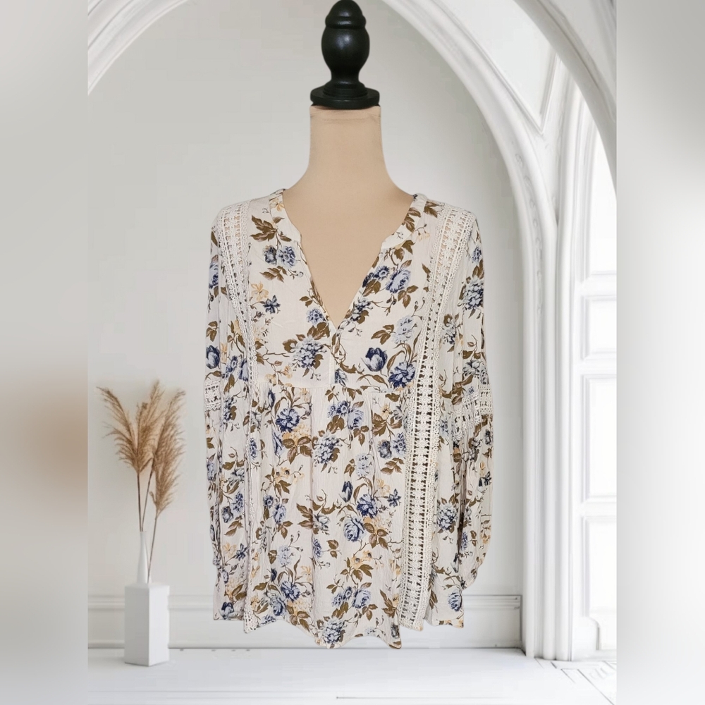 American Eagle Outfitters Floral Blouse - Cream and Blue